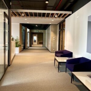 Pięknie wykończone biuro w gabinetach -PKP